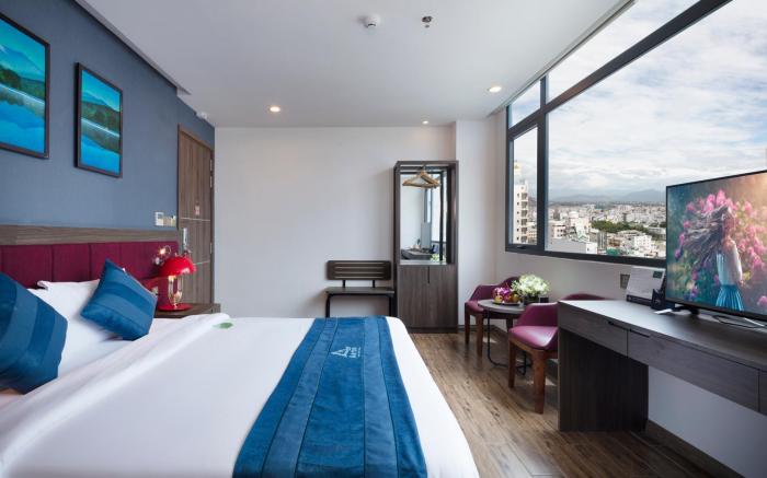Aaron Hotel