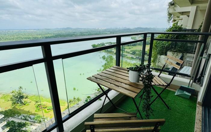Sea view 2B1R condo forest city