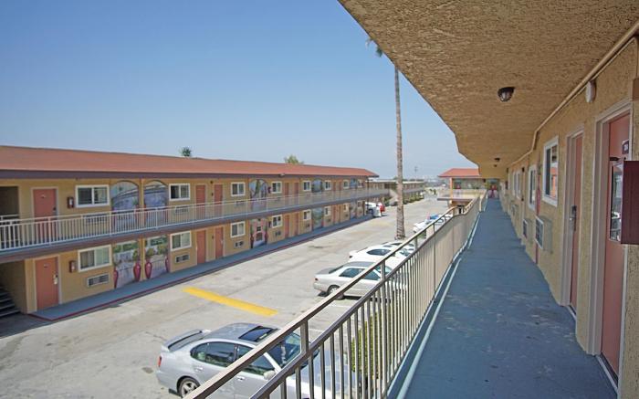 Los Angeles Inn & Suites LAX
