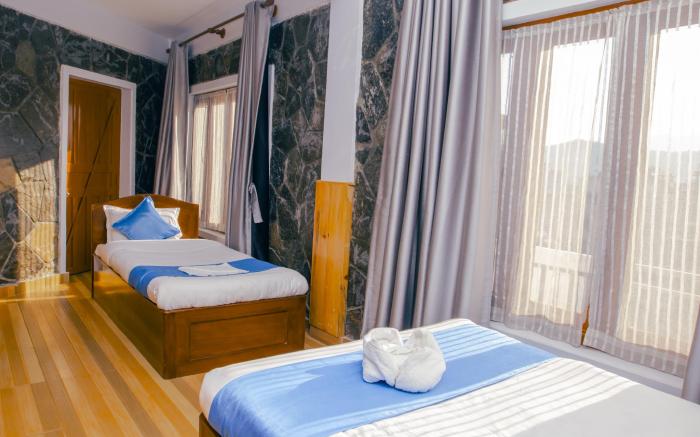 Roamers Inn - Hostel
