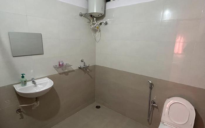 Mee Homes: New 2 BHK in Madhapur with Parking