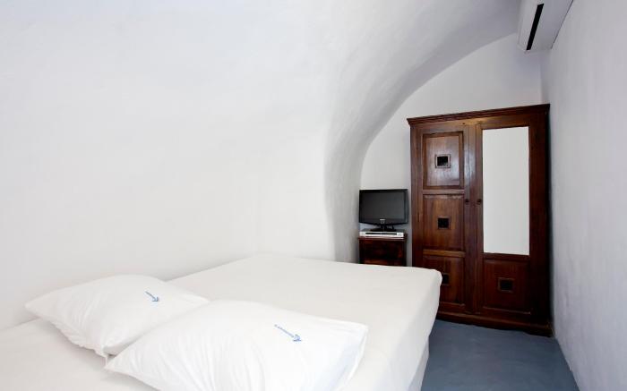 Alexander's Suites