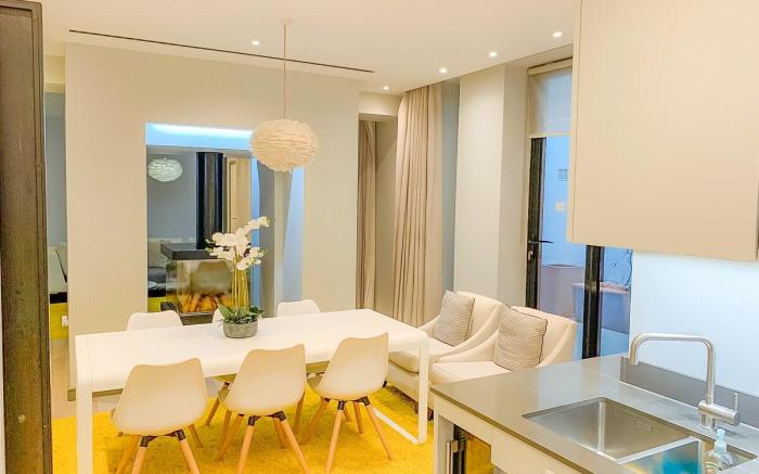 Splendour 3BR flat in Mayfair w/ Fireplace & Patio
