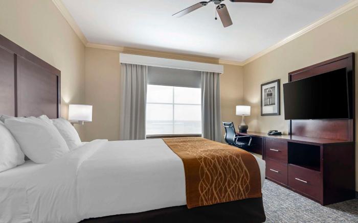 Comfort Inn & Suites Fort Worth - Fossil Creek