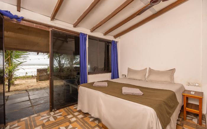 A/c Sea view Room for two on Talpona Beach 