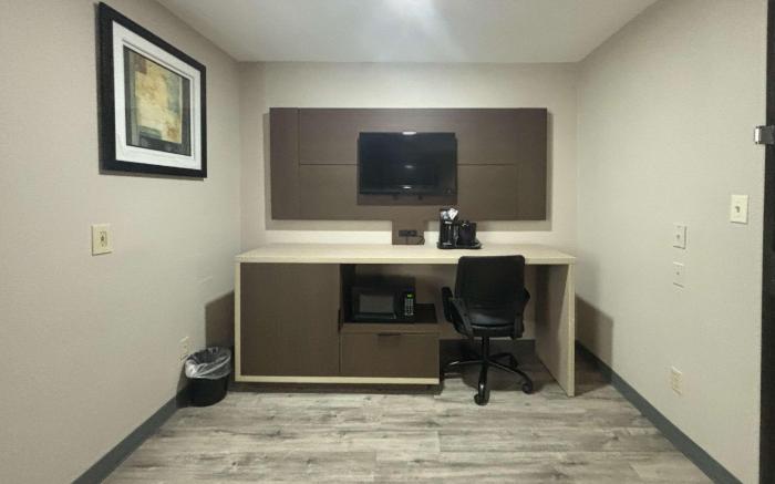 Quality Inn & Suites at Airport Blvd I-65