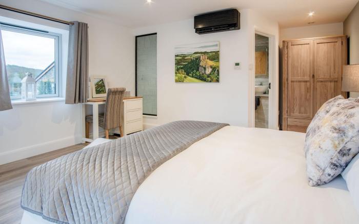 Suite 2 - Sleeping Giant Hotel - Pen Y Cae Inn