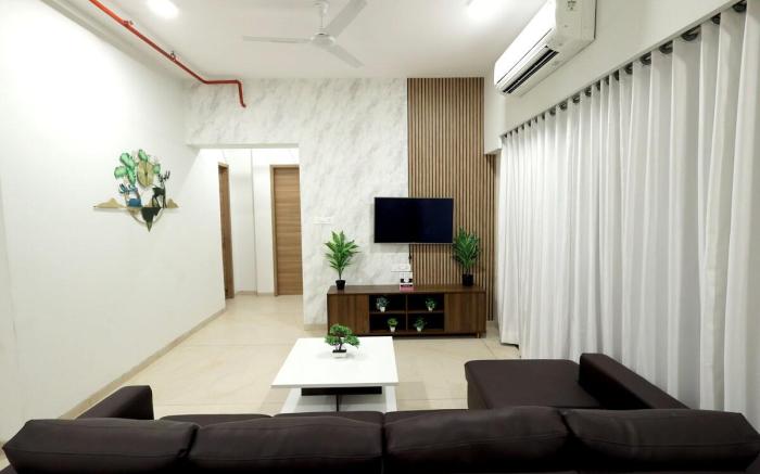Business lesiure - 3 BHK with Balcony-Chef- NAVI