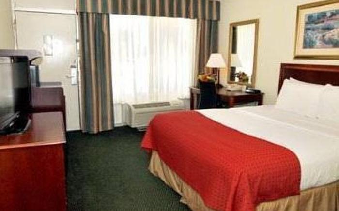 Clarion Inn & Suites Dothan South