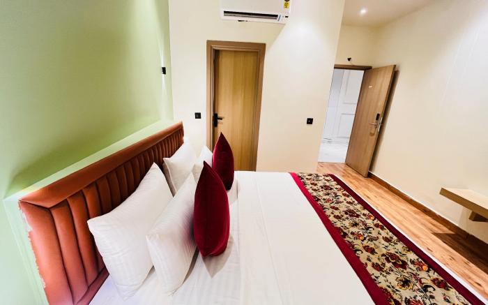 Hotel IP Swarn - Indirapuram