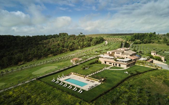 THE CLUB HOUSE