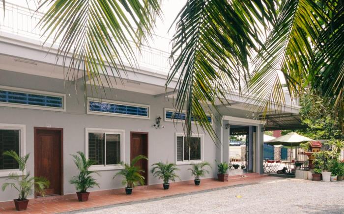 Lea's Guesthouse and Restaurant