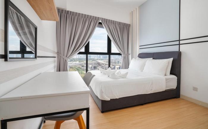 Sleek Suites 3BR @ Continew|Near TRX+Stylish Desgn