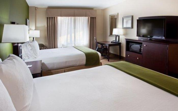 Holiday Inn Express Hotel & Suites Columbus-Fort Benning By IHG