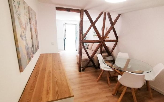 City Center Charm Apartment - Renovated - Metro 