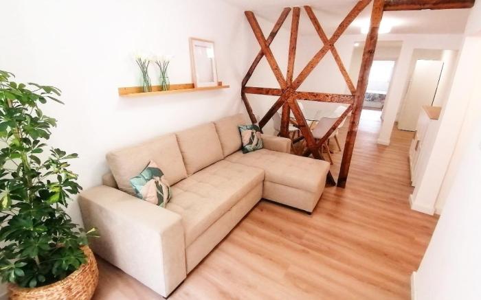 City Center Charm Apartment - Renovated - Metro 