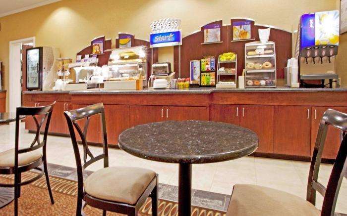 Holiday Inn Express & Suites Columbus At Northlake By IHG
