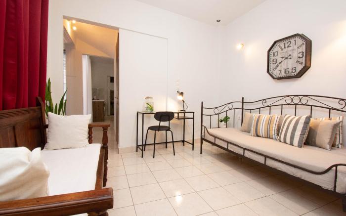 Athina House "by Checkin"