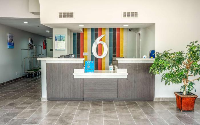 Studio 6  Claremore, OK