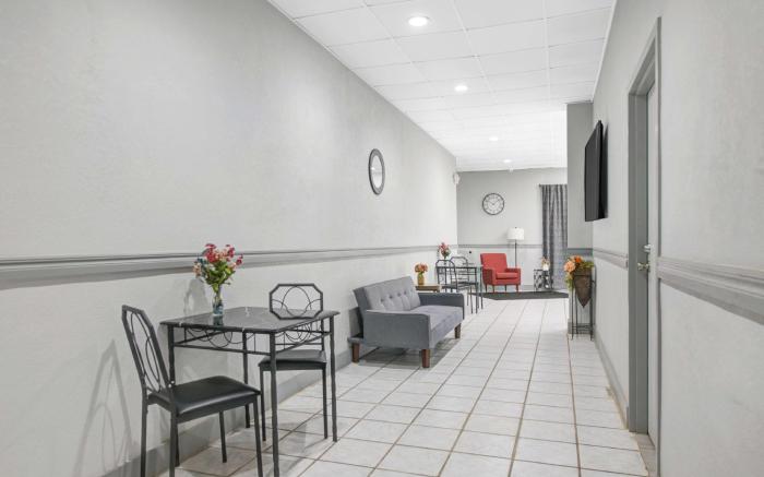 Motel 6 Chickasha, OK