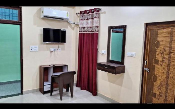 JK ROYAL PALACE AND LODGE