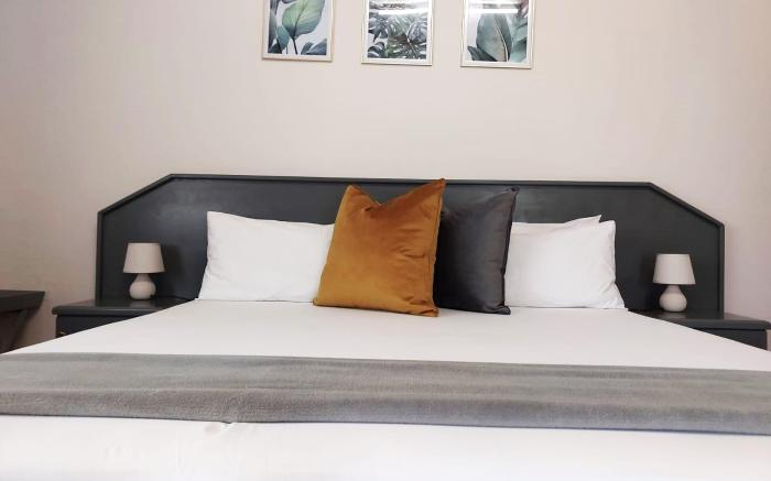 Suite in Houghton