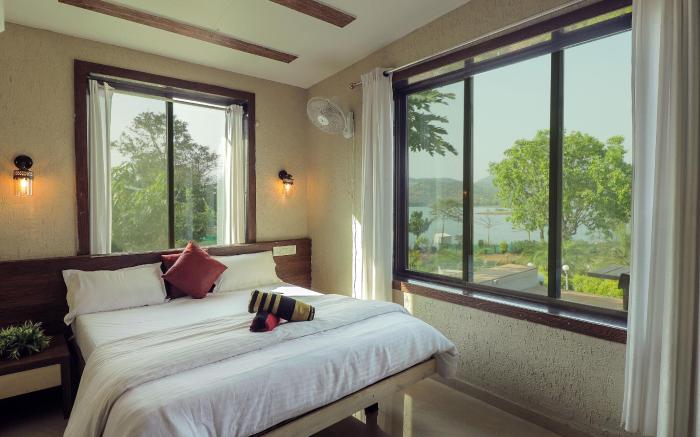 Stay Leisurely Lakehouse 2BHK Pawna Lake Touch