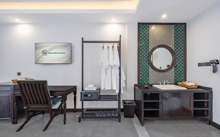 Manyo Hotel and Resort