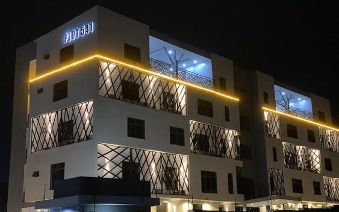 the seasons apartments