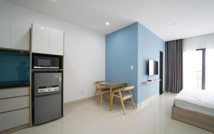 Sunny Studio with balcony - Steps to Dragon Bridge