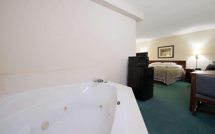 Super 8 By Wyndham Richmond