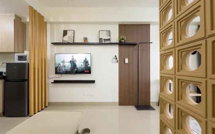 Stylish Shore 2 Residences 1BR: Walk to MOA 9X0