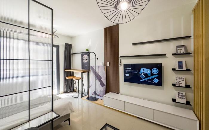 Ultra-Modern 1BR in Shore 2 Res Steps from MOA 5X9