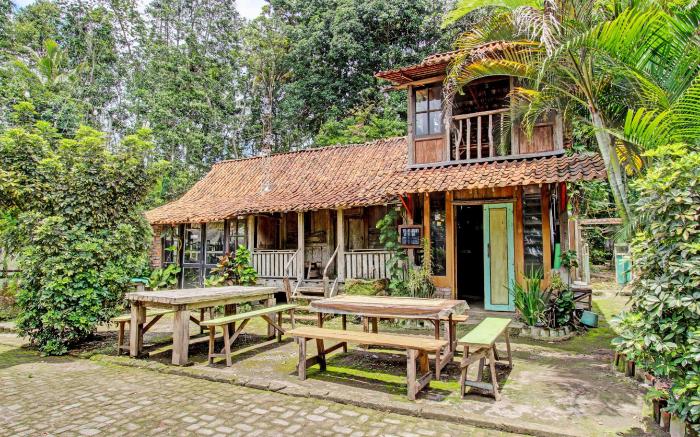 OYO Homes 93598 Omah Baturan Syariah