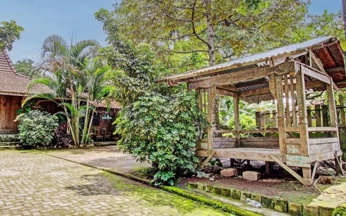 OYO Homes 93598 Omah Baturan Syariah