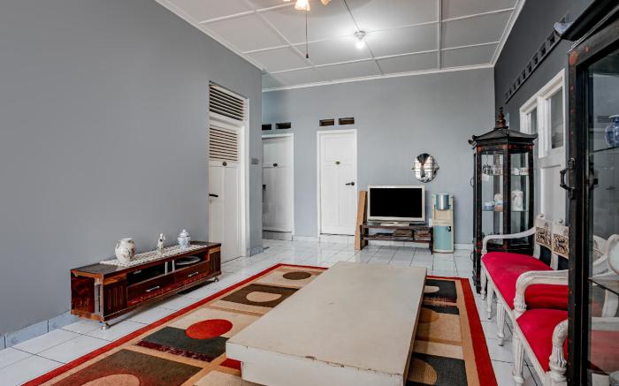 SUPER OYO Gandaria Guest House Near Masjid Raya Sumatera Barat