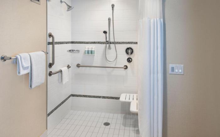 Courtyard by Marriott Philadelphia South at The Navy Yard