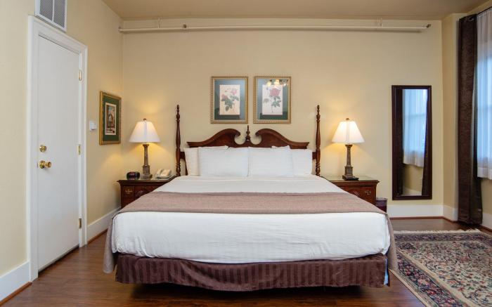 MarQueen Hotel