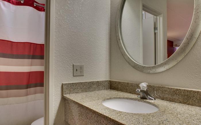 Red Roof Inn St Louis - Westport/ Maryland Heights