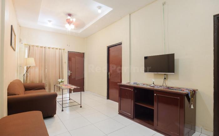 SRB near Mall Ciputra CIbubur Mitra RedDoorz