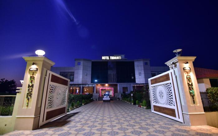 HOTEL TRIMURTI