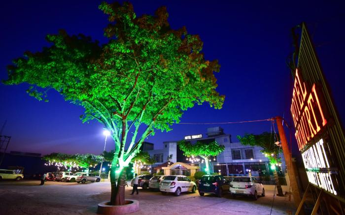 HOTEL TRIMURTI