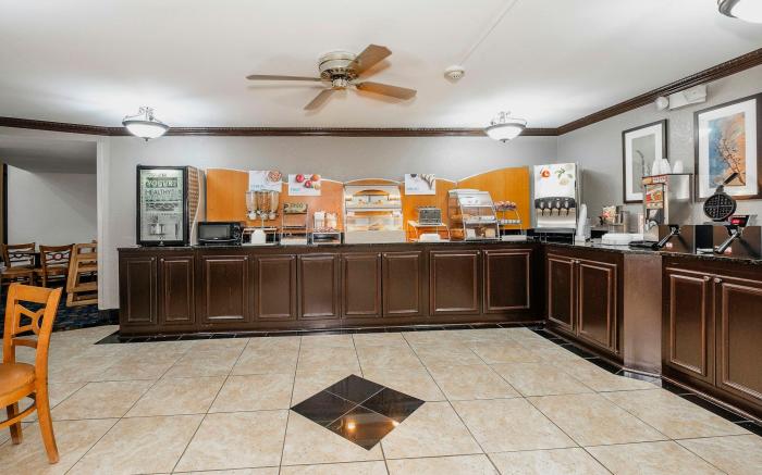 Red Roof Inn & Suites Macon