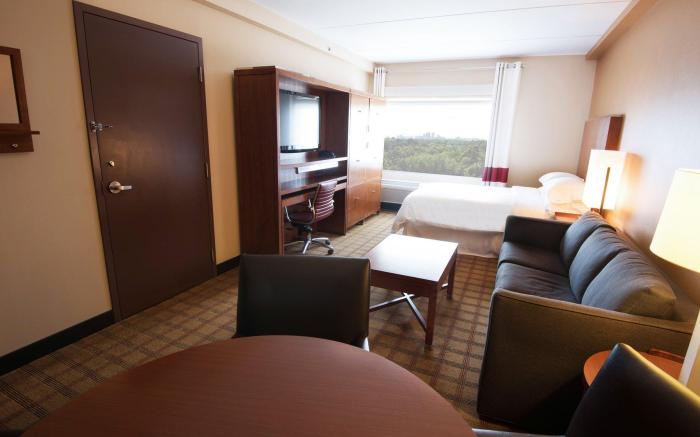 Four Points by Sheraton Winnipeg South