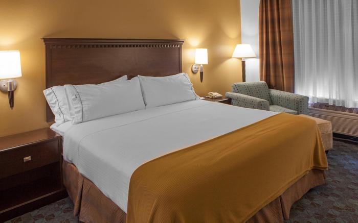 Holiday Inn Express Hotel & Suites Canton By IHG