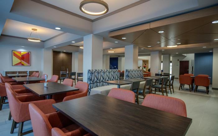 Holiday Inn Express & Suites Cleveland By IHG