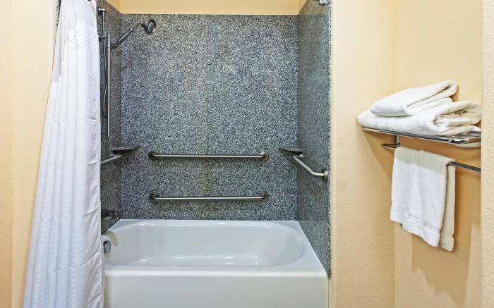 Holiday Inn Express & Suites Cleveland By IHG
