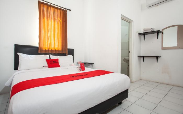 RedDoorz Plus near Galaxy Mall