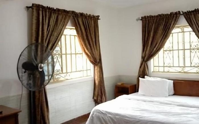 Sycamore Royals Hotel Jahi