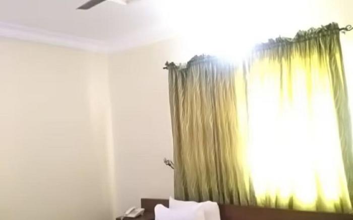 Sycamore Royals Hotel Jahi